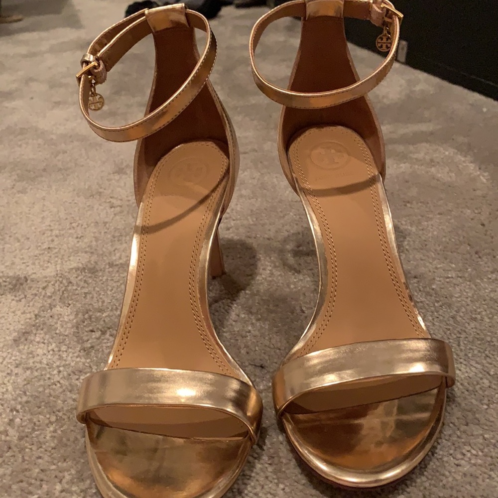 Tory Burch Rose gold heels! Size 8.5